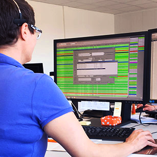 Notre système de gestion d'interventions transmet les informations aux véhicules, ce qui réduit l...